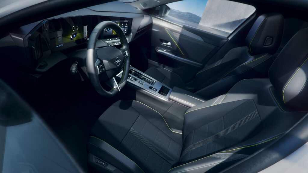 Interior do Opel Astra GSE Line