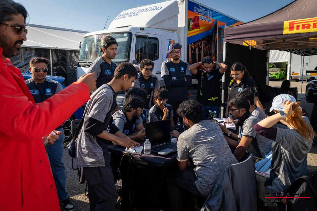 Da Índia aos circuitos europeus: Porsche Sprint Challenge Ibérica abre portas aos engenheiros do futuro – imagem 2