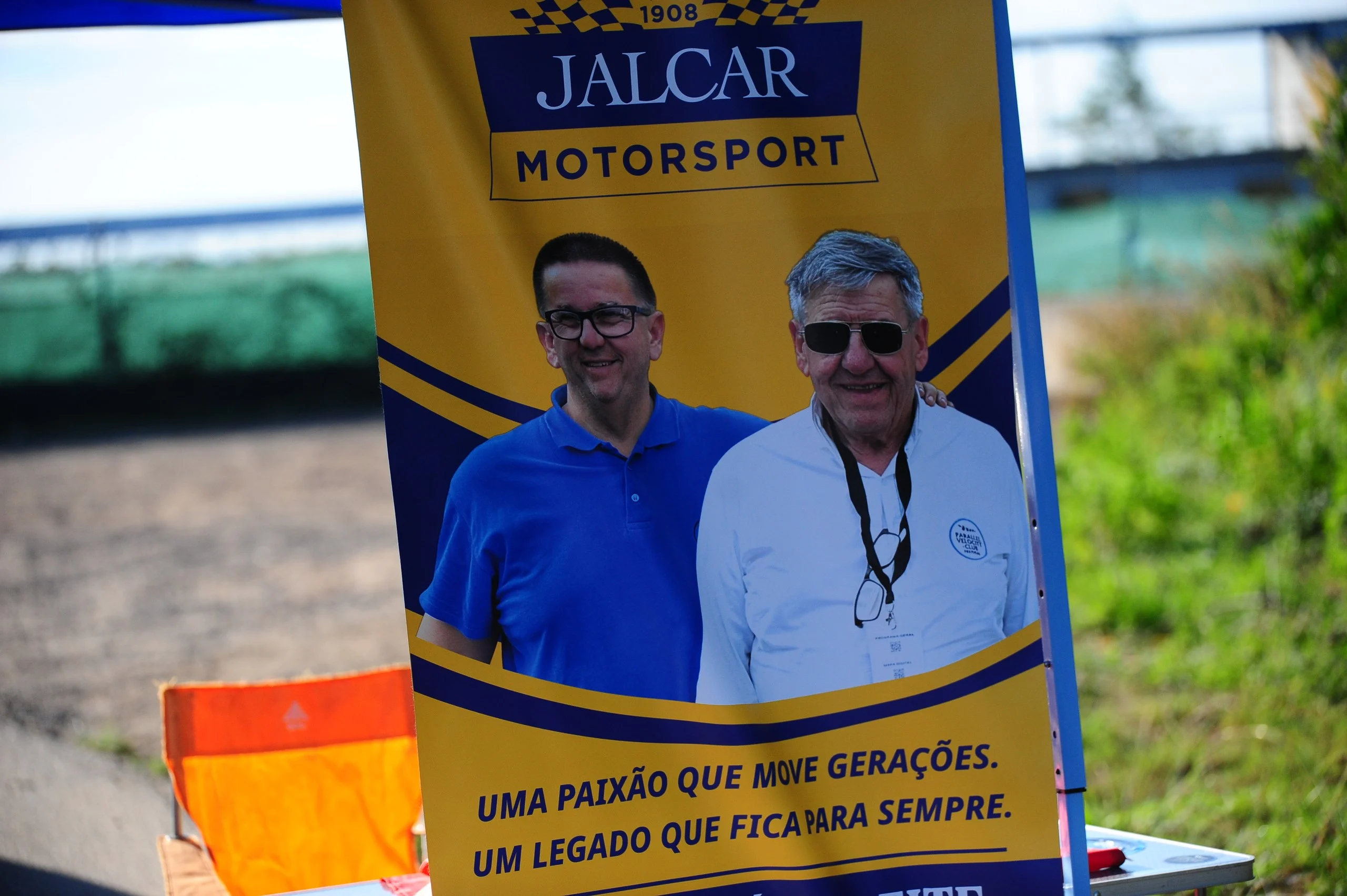 DIOGO E RUI ACÁCIO LEITE DA JALCAR MOTORSPORT FORAM ALVO DUMA HOMENAGEM SURPRESA NO AERODROMO DA MAIA