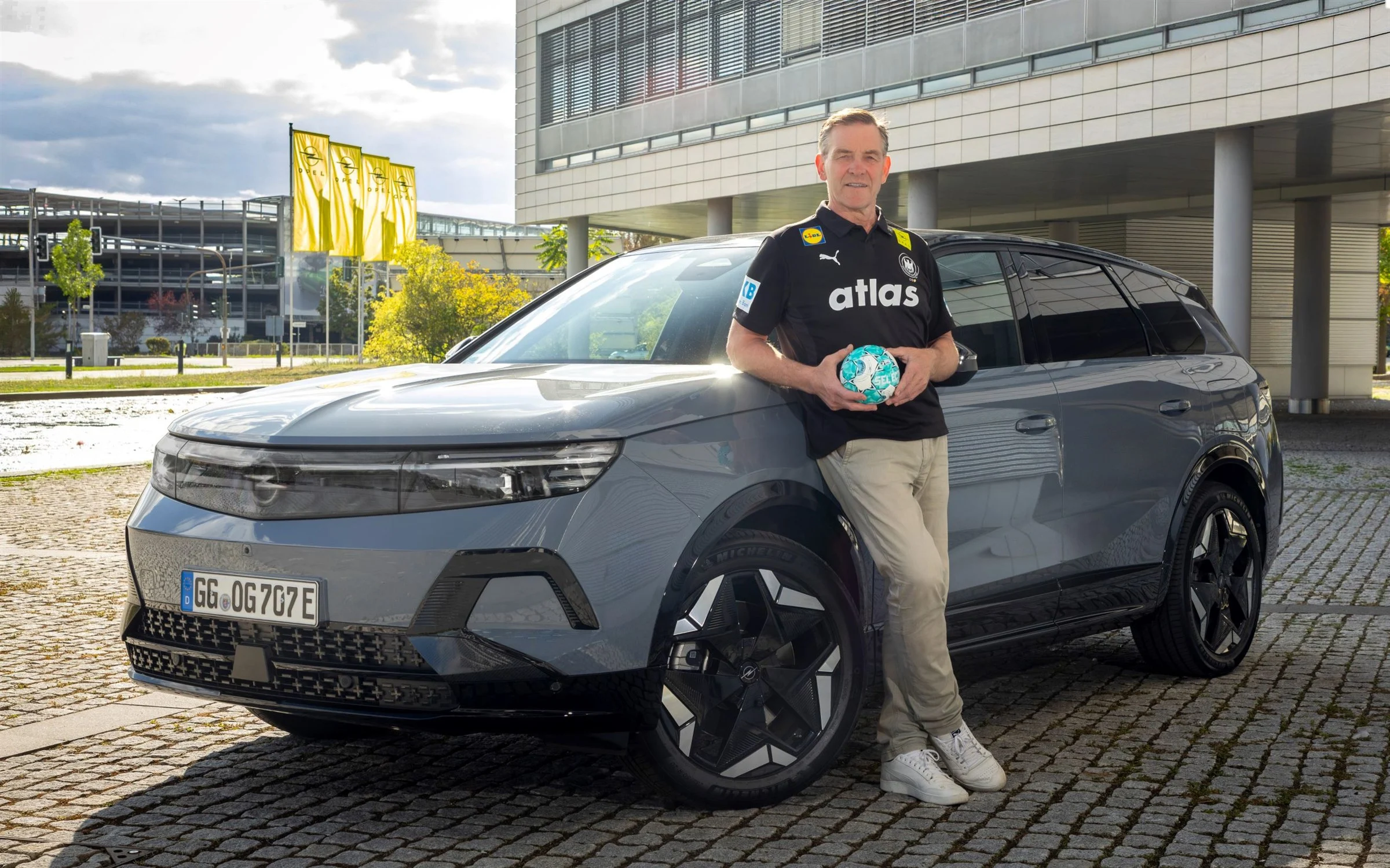Alfred Gislason com o Opel Grandland Plug-in Hybrid