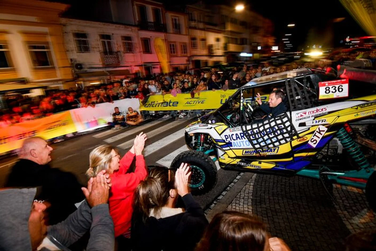 Partida cerimonial da Baja Portalegre 500 com público junto ao percurso