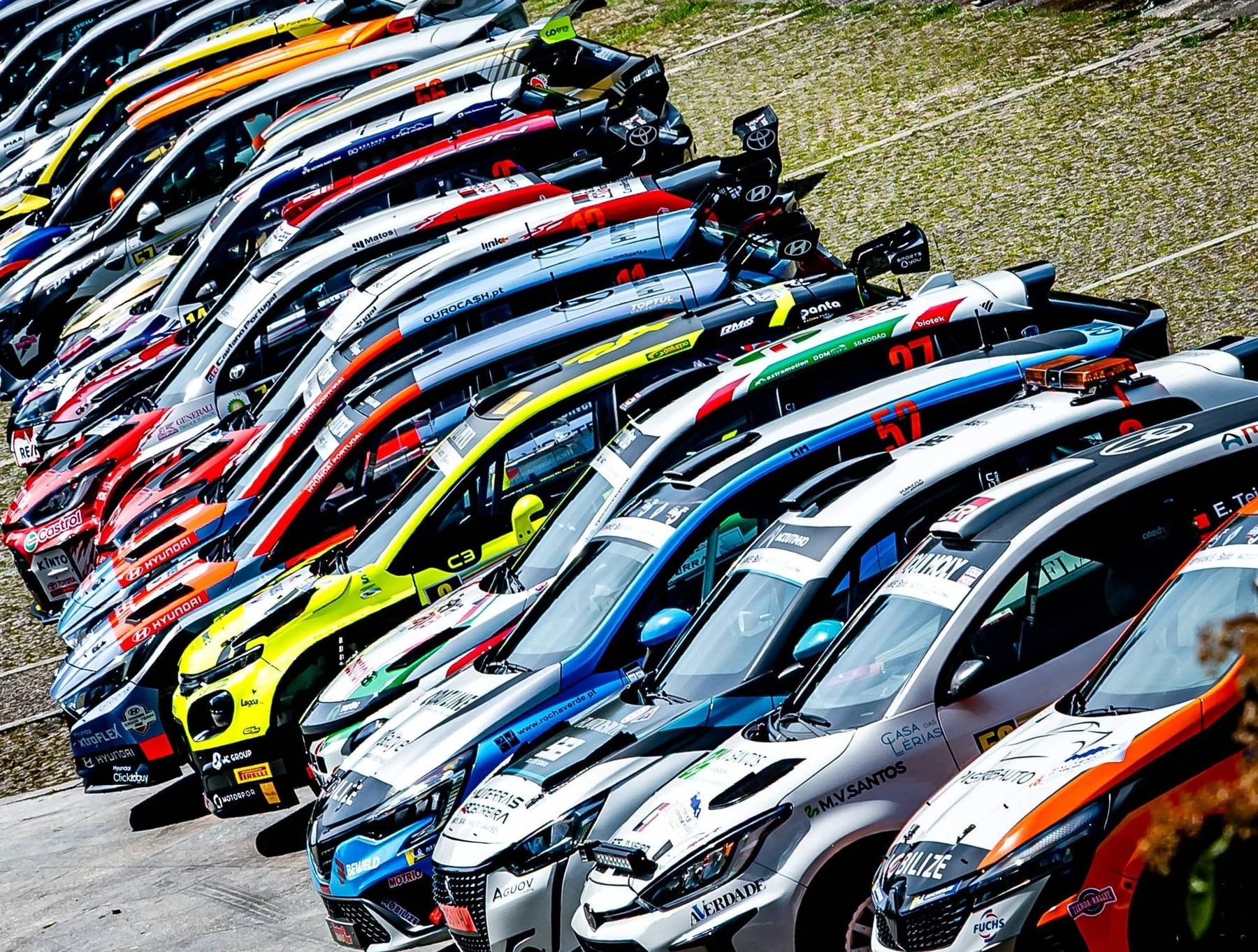 Alinhamento de automóveis Rally2 inscritos no Rally 6 Cities North of Portugal