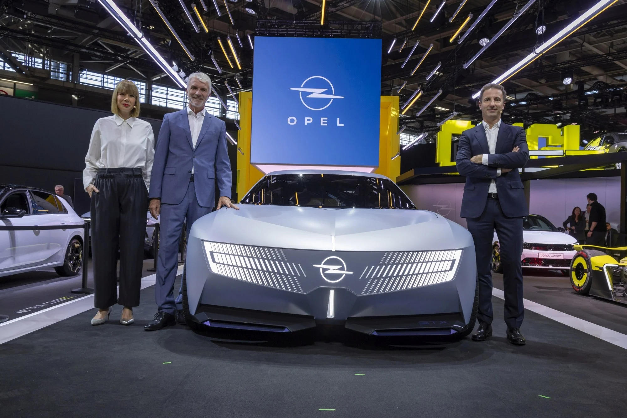 Uma visão emocionante do futuro: o Opel STX Concept e o Opel GSE 27FE celebram as suas estreias mundiais no Salão Automóvel de Paris